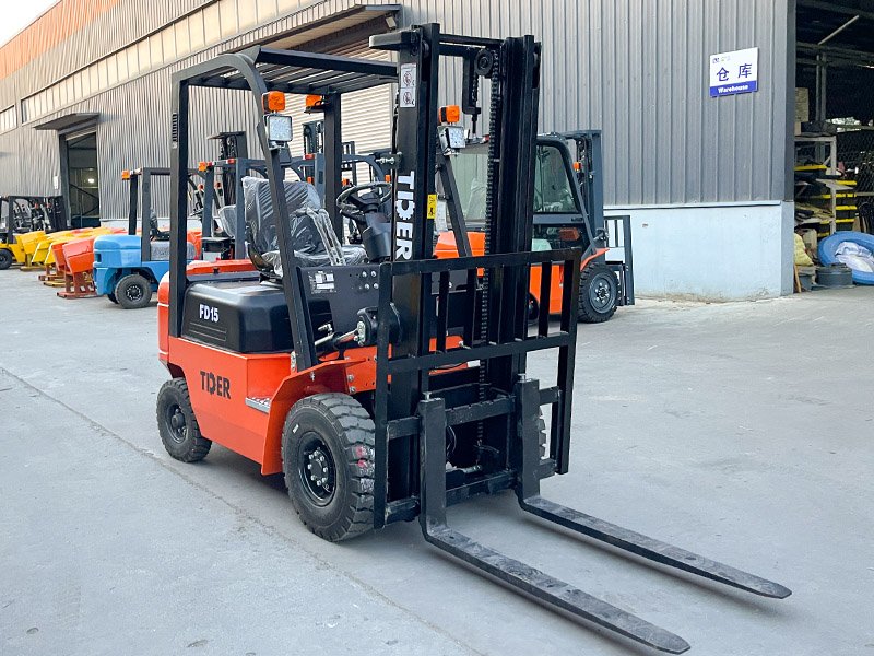 Chariot élévateur diesel 1,5 tonne – Image 2
