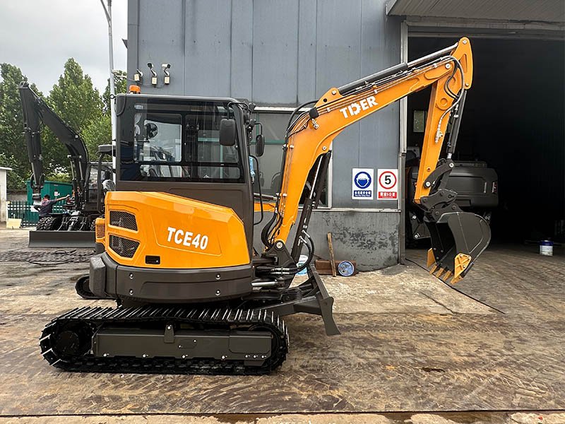 Mini-pelle sur chenilles 4 tonnes – Image 3